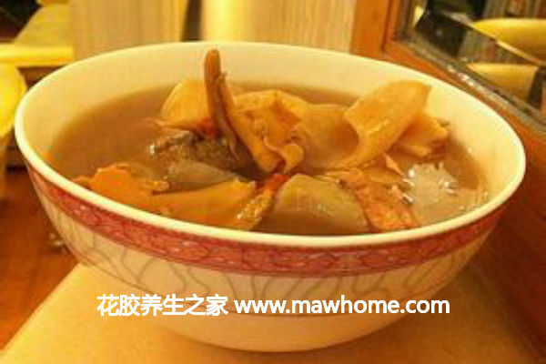 響螺片海底椰花膠煲烏雞