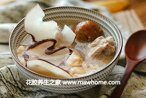 海底椰花膠烏雞湯