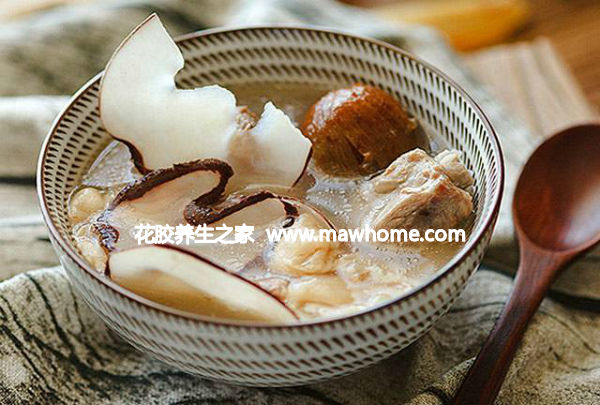 海底椰花膠烏雞湯