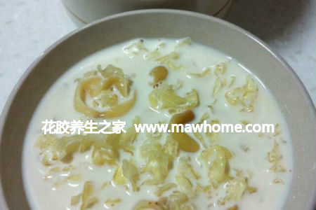 牛奶雪耳燉花膠