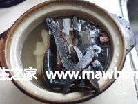 所有材料浸泡一下，然后放鍋里隔水燉