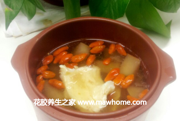 雪梨枸杞花膠湯的做法