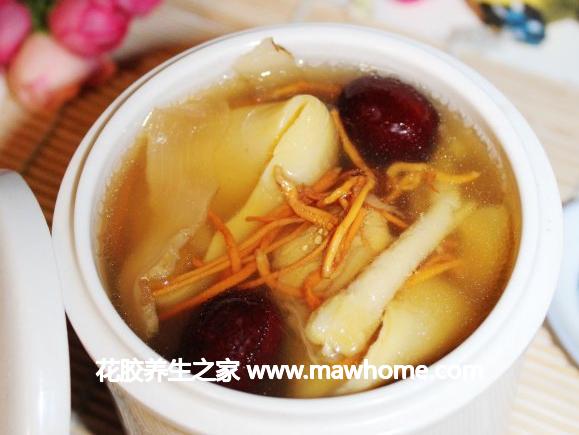 黑虎掌花膠燉雞腳湯