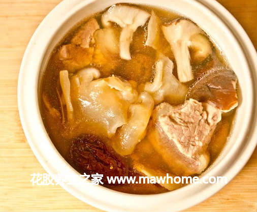 滋補花膠排骨湯