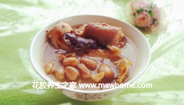 豬腳花生煲花膠的做法
