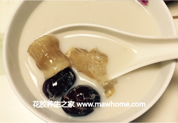 椰汁燉花膠的做法