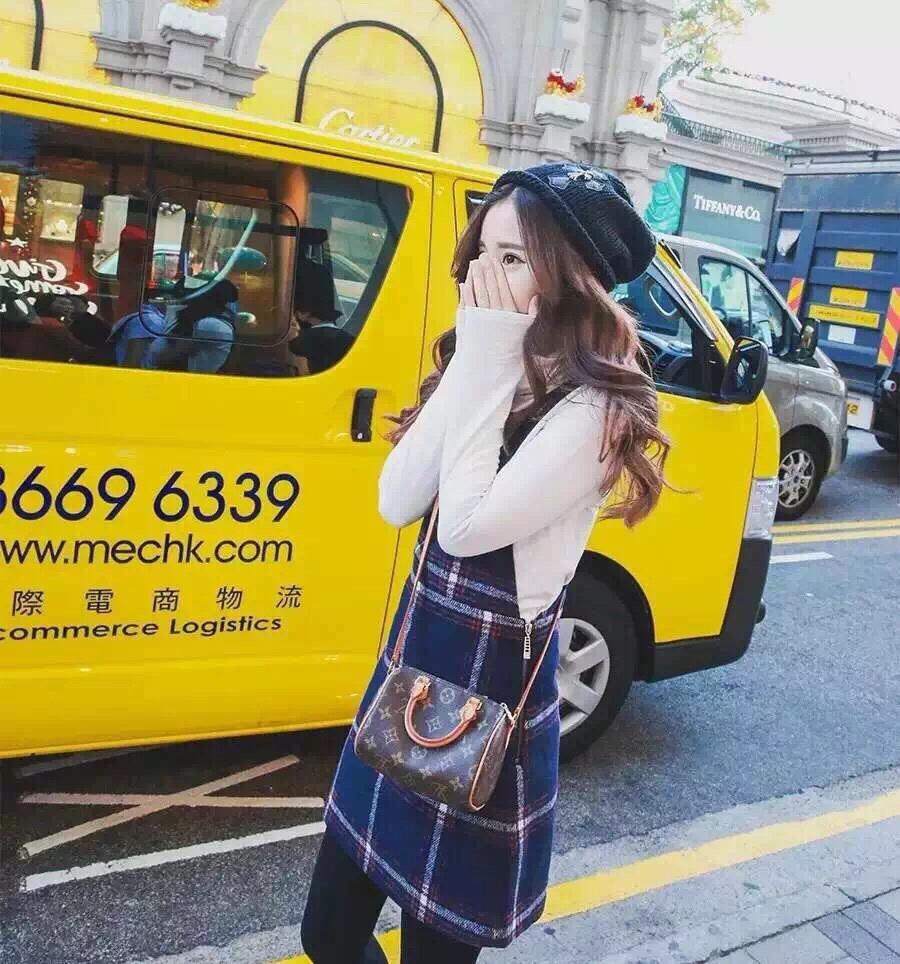 Lv speedy nano 不就能裝嗎？它憑什么比lv nano noe火那么多。
