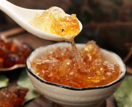 桃樹上的桃膠怎么形成的？桃膠的食用方法