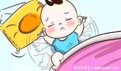 嬰兒佝僂病睡姿圖片，警惕骨骼發育的
