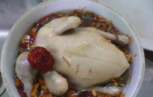鴿子煲湯要不要炒？清蒸鴿子要放油嗎？