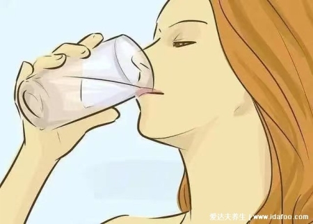 蹲下起來后“頭暈眼黑”，是什么原因導致的？