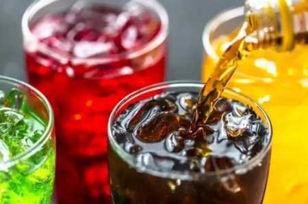 長期喝碳酸飲料會給身體帶來哪些影響，聽聽各科醫生怎么說