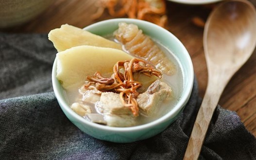 感冒的兒童可以吃花膠雞嗎,小孩子多大可以吃魚膠