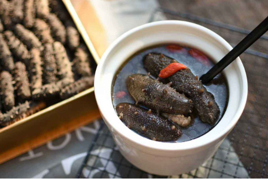 正宗魯菜蔥燒海參做法，家庭版蔥燒海參的做法