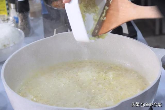 「魚膠新煮意」咸鴨蛋鮮蝦魚膠燉豆腐