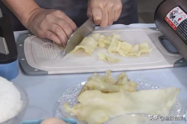 「魚膠新煮意」咸鴨蛋鮮蝦魚膠燉豆腐
