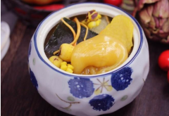 花膠雞湯放什么材料，花膠雞湯如何熬成金色
