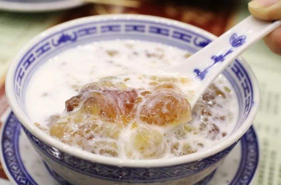 桃膠奶的做法與功效,桃膠奶8歲小朋友可以喝嗎
