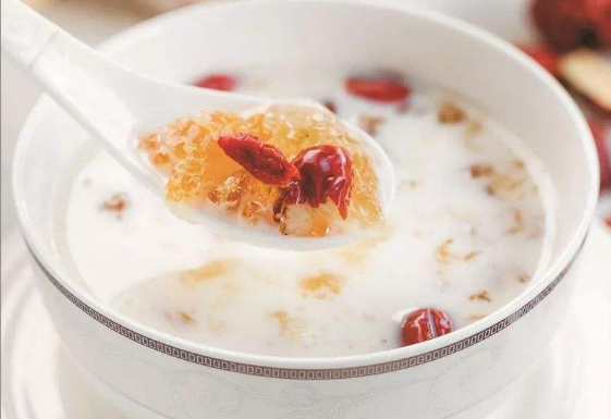 桃膠牛奶用純牛奶還是奶粉，需要煮多久