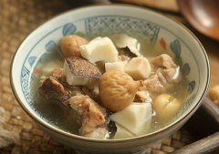 花膠椰皇瘦肉湯做法竅門和作用功效是什么