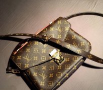 教你識別LV郵差包-LV郵差包真假辨別技巧與使用測評 