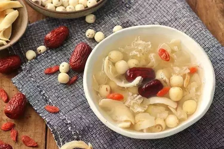 百合花膠湯
