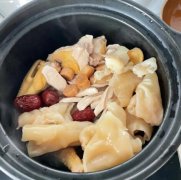 花膠可以和什么一起煲湯